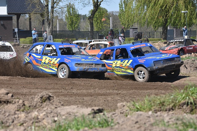 越来越大了，泰州高速口已经搭好巨幅“苏超”冠军标语