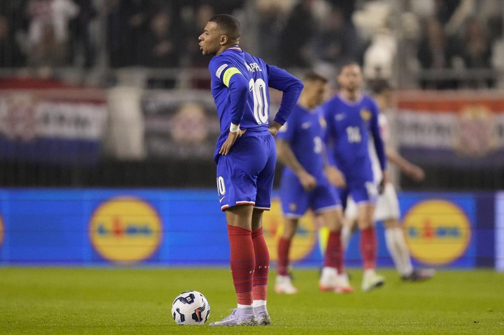 球队在客场打出稳定表现，士气高涨